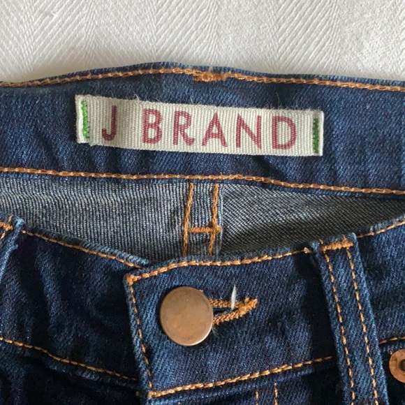 JBrand denim Capri with raw edge at hem - Picture 2 of 9